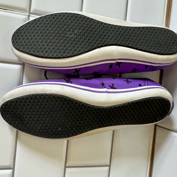 RARE Vans Embroidered Skulls and Hearts Size 6 - Picture 4 of 8